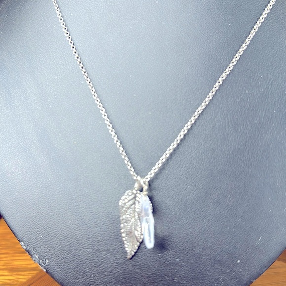 Sterling Silver Leave And Crystal Pendant Necklace - Picture 2 of 6